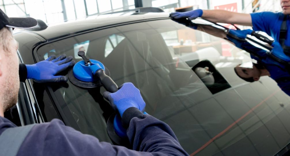 Step-by-Step_Guide_to_Windshield_Replacement_in_Scottsdale